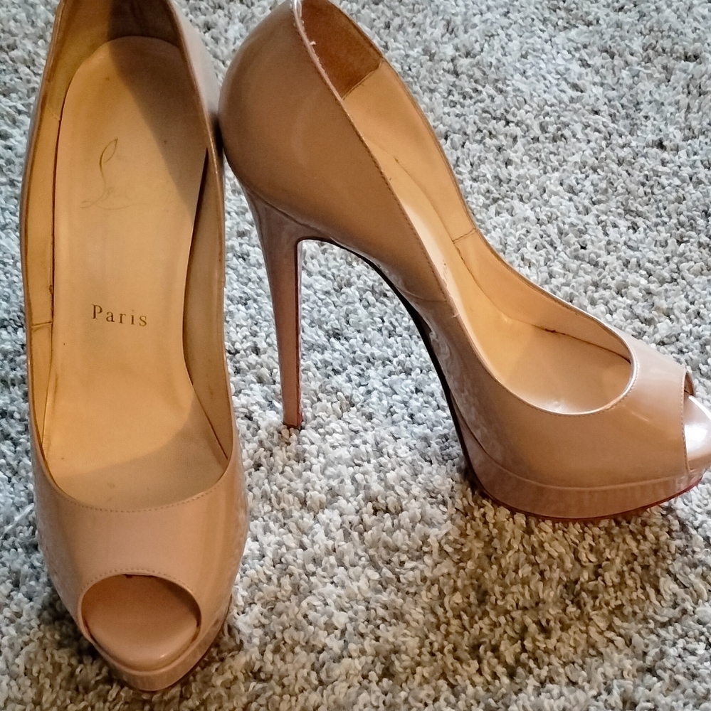 Christian louboutin heels (red bottoms)